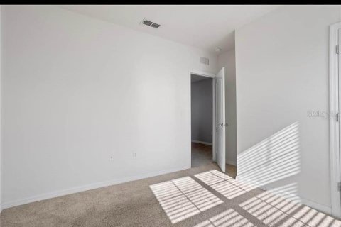 Villa ou maison à louer à Winter Haven, Floride: 4 chambres, 171.96 m2 № 2410379 - photo 3