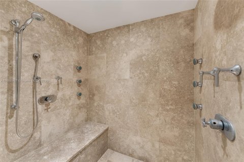 Condominio en alquiler en Miami, Florida, 3 dormitorios, 254.92 m2 № 1941060 - foto 22