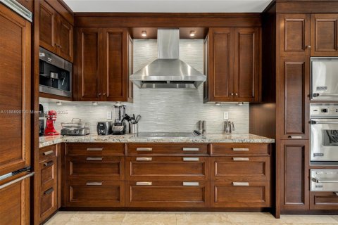 Condominio en alquiler en Miami, Florida, 3 dormitorios, 254.92 m2 № 1941060 - foto 18