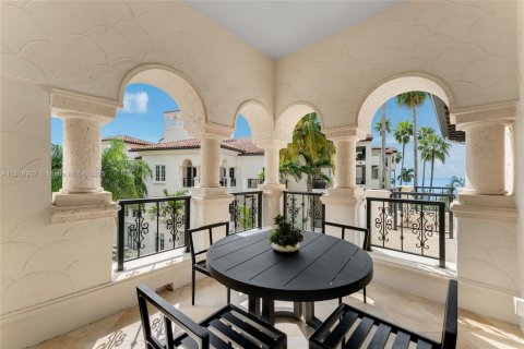 Condominio en alquiler en Miami, Florida, 3 dormitorios, 254.92 m2 № 1941060 - foto 16