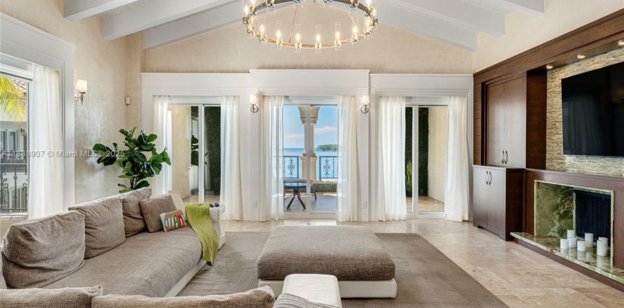 Condominio en Miami, Florida, 3 dormitorios  № 1941060