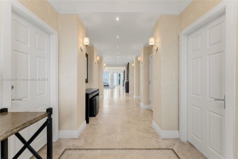 Condominio en alquiler en Miami, Florida, 3 dormitorios, 254.92 m2 № 1941060 - foto 25