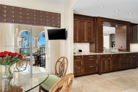 Condominio en alquiler en Miami, Florida, 3 dormitorios, 254.92 m2 № 1941060 - foto 15