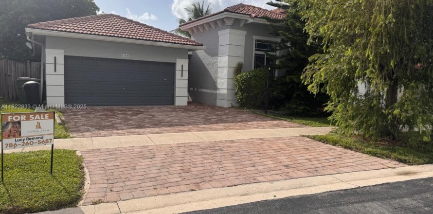 House in Homestead, Florida 4 bedrooms, 170.01 sq.m. № 1787006
