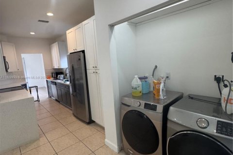 House in Homestead, Florida 4 bedrooms, 170.01 sq.m. № 1787006 - photo 3