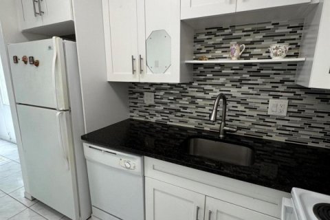 Copropriété à louer à Tamarac, Floride: 2 chambres, 87.33 m2 № 2189327 - photo 2