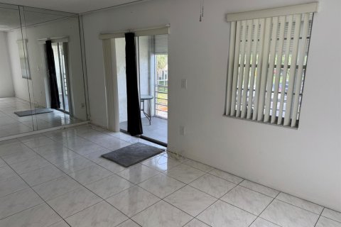 Copropriété à louer à Tamarac, Floride: 2 chambres, 87.33 m2 № 2189327 - photo 3