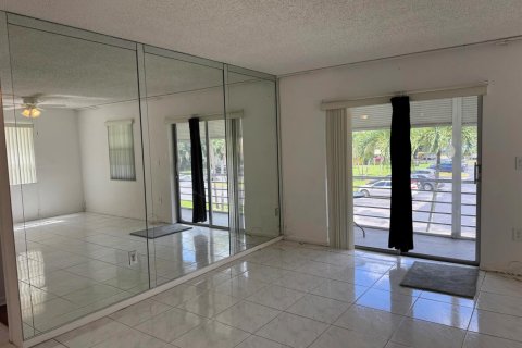 Copropriété à louer à Tamarac, Floride: 2 chambres, 87.33 m2 № 2189327 - photo 5