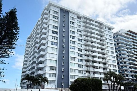 Кондоминиум с 2 спальнями в Майами-Бич, Флорида № 2014891