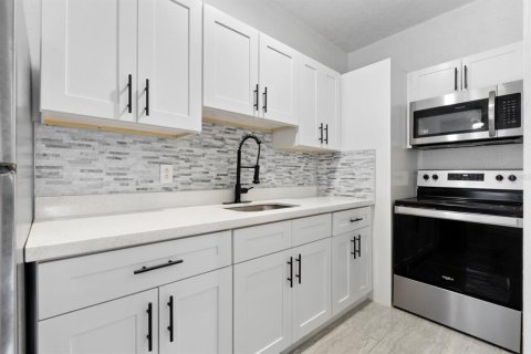 Apartment in Tampa, Florida 2 bedrooms, 74.32 sq.m. № 1550020 - photo 2