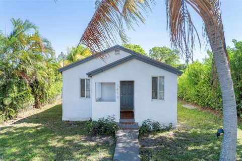 House in Miami, Florida 4 bedrooms, 95.6 sq.m. № 1893294 - photo 1
