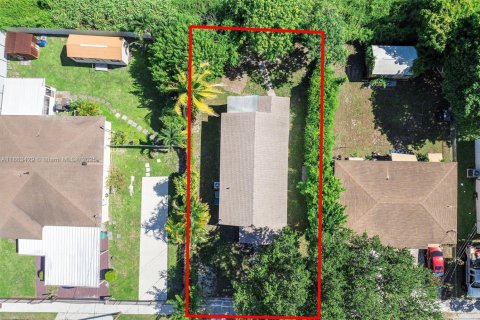 House in Miami, Florida 4 bedrooms, 95.6 sq.m. № 1893294 - photo 16