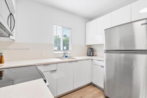 House in Miami, Florida 4 bedrooms, 95.6 sq.m. № 1893294 - photo 7