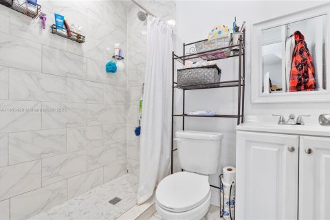 House in Miami, Florida 4 bedrooms, 95.6 sq.m. № 1893294 - photo 9