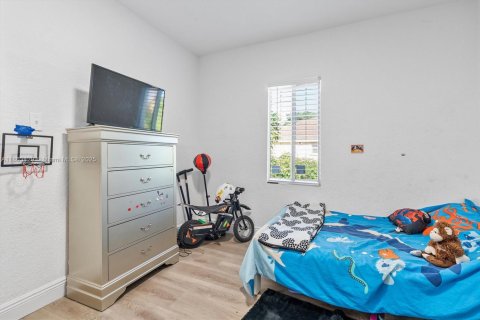 House in Miami, Florida 4 bedrooms, 95.6 sq.m. № 1893294 - photo 15