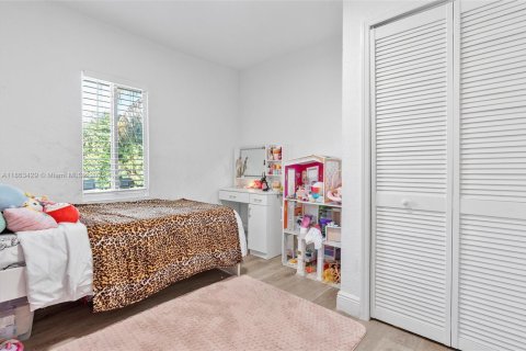 House in Miami, Florida 4 bedrooms, 95.6 sq.m. № 1893294 - photo 10