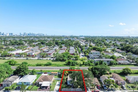 House in Miami, Florida 4 bedrooms, 95.6 sq.m. № 1893294 - photo 17