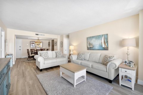 Condo in Lauderdale-by-the-Sea, Florida, 2 bedrooms  № 2146091 - photo 3
