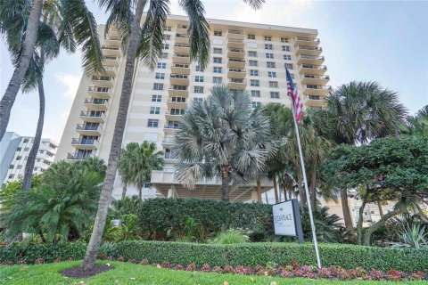 Condo in Lauderdale-by-the-Sea, Florida, 2 bedrooms  № 2146091 - photo 13