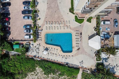 Condo in Lauderdale-by-the-Sea, Florida, 2 bedrooms  № 2146091 - photo 27
