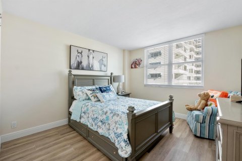 Condo in Lauderdale-by-the-Sea, Florida, 2 bedrooms  № 2146091 - photo 11