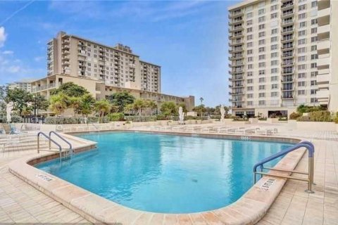 Condo in Lauderdale-by-the-Sea, Florida, 2 bedrooms  № 2146091 - photo 29