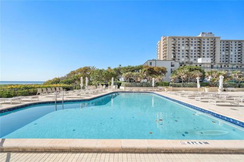 Condo in Lauderdale-by-the-Sea, Florida, 2 bedrooms  № 2146091 - photo 28
