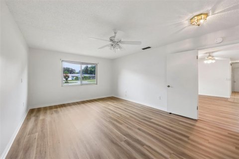 House in Leesburg, Florida 3 bedrooms, 199.37 sq.m. № 2299861 - photo 25