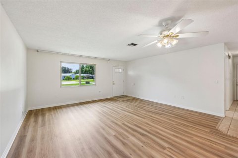 House in Leesburg, Florida 3 bedrooms, 199.37 sq.m. № 2299861 - photo 7
