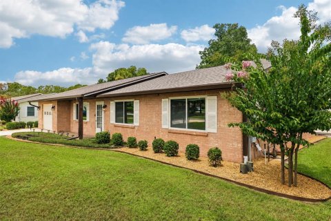 House in Leesburg, Florida 3 bedrooms, 199.37 sq.m. № 2299861 - photo 4