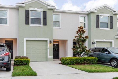 Townhouse in Land O' Lakes, Florida 3 bedrooms, 155.43 sq.m. № 1765326 - photo 1