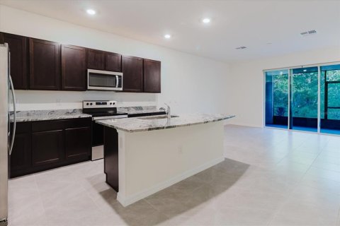 Townhouse in Land O' Lakes, Florida 3 bedrooms, 155.43 sq.m. № 1765326 - photo 10