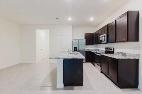 Townhouse in Land O' Lakes, Florida 3 bedrooms, 155.43 sq.m. № 1765326 - photo 14