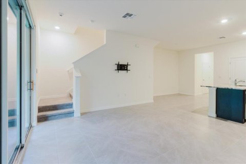 Townhouse in Land O' Lakes, Florida 3 bedrooms, 155.43 sq.m. № 1765326 - photo 20