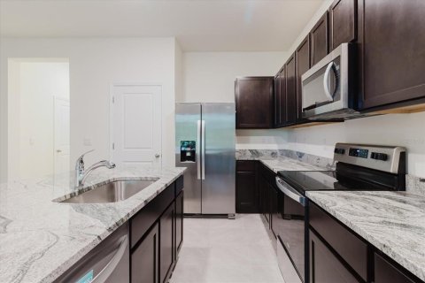 Townhouse in Land O' Lakes, Florida 3 bedrooms, 155.43 sq.m. № 1765326 - photo 15