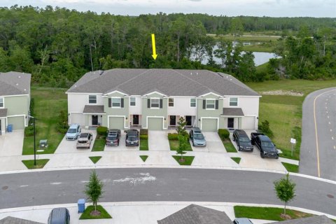 Townhouse in Land O' Lakes, Florida 3 bedrooms, 155.43 sq.m. № 1765326 - photo 4