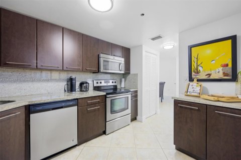 Condo in Surfside, Florida, 1 bedroom  № 1967903 - photo 10