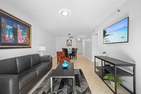 Condo in Surfside, Florida, 1 bedroom  № 1967903 - photo 6