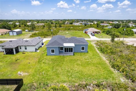 House in Lehigh Acres, Florida 4 bedrooms, 202.53 sq.m. № 1779749 - photo 25