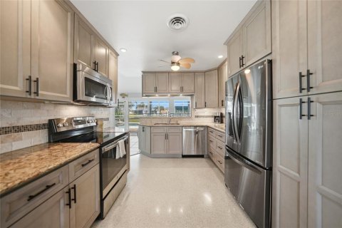 Villa ou maison à vendre à Englewood, Floride: 2 chambres, 134.89 m2 № 2233539 - photo 10
