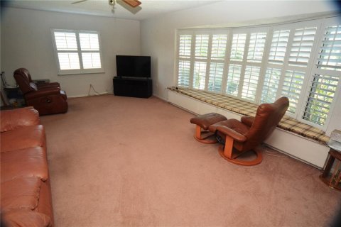 House in Longwood, Florida 4 bedrooms, 248.05 sq.m. № 1204838 - photo 8