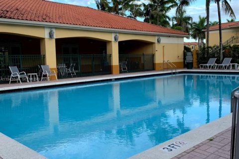 Apartment in Doral, Florida 2 bedrooms, 80.82 sq.m. № 2000273 - photo 2