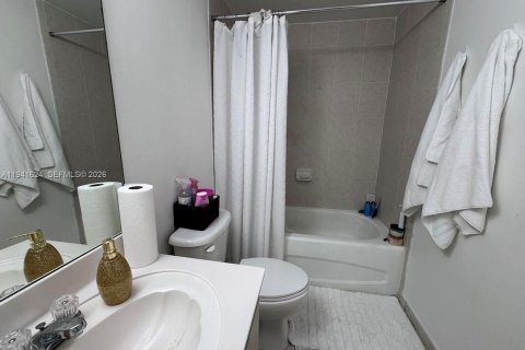 Apartment in Doral, Florida 2 bedrooms, 80.82 sq.m. № 2000273 - photo 7