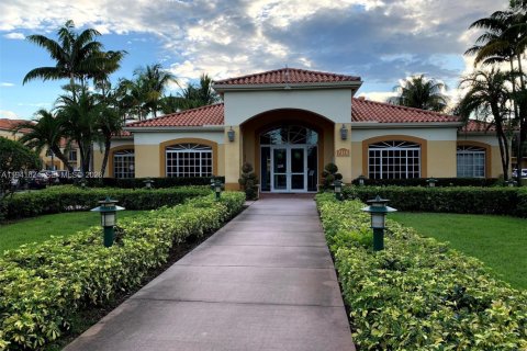 Apartment in Doral, Florida 2 bedrooms, 80.82 sq.m. № 2000273