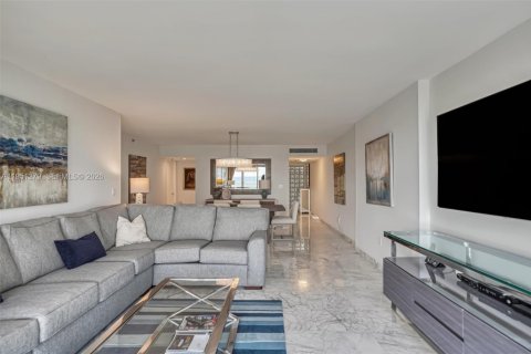 Condominio en alquiler en Surfside, Florida, 3 dormitorios, 173.08 m2 № 2007275 - foto 10