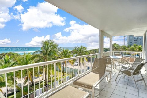 Condominio en alquiler en Surfside, Florida, 3 dormitorios, 173.08 m2 № 2007275 - foto 26