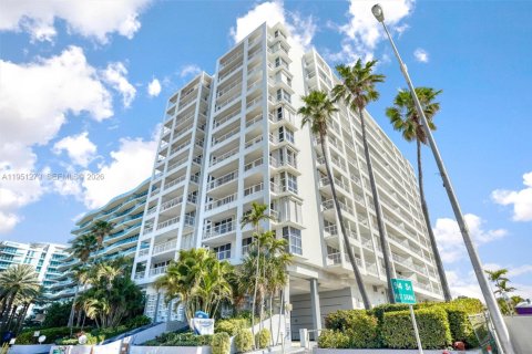 Condominio en alquiler en Surfside, Florida, 3 dormitorios, 173.08 m2 № 2007275 - foto 11