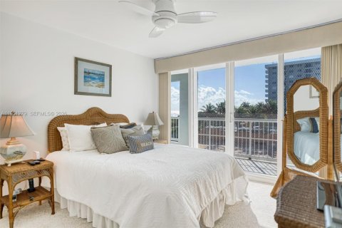 Condominio en alquiler en Surfside, Florida, 3 dormitorios, 173.08 m2 № 2007275 - foto 18