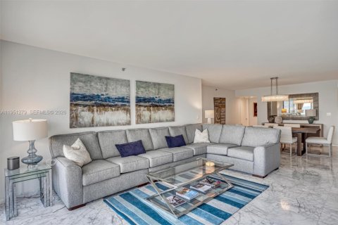 Condominio en alquiler en Surfside, Florida, 3 dormitorios, 173.08 m2 № 2007275 - foto 9