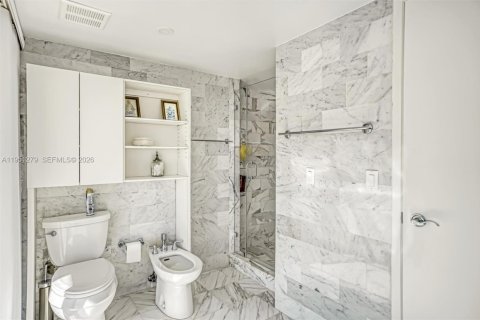 Condominio en alquiler en Surfside, Florida, 3 dormitorios, 173.08 m2 № 2007275 - foto 17